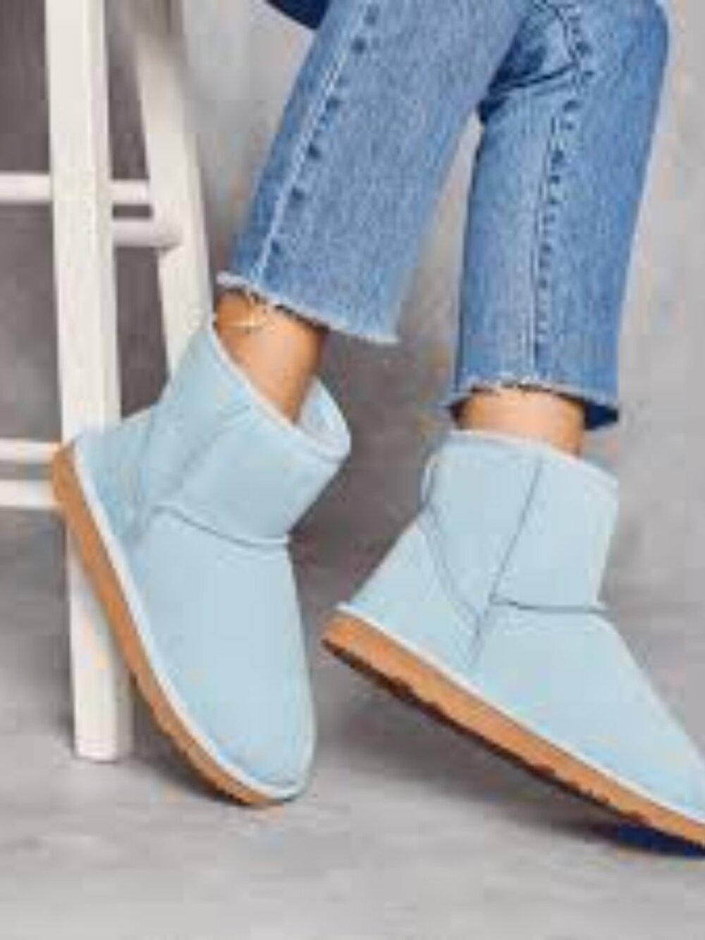NWT Ugg Mini II  Classic Boot in Light Blue Suede Size 6
